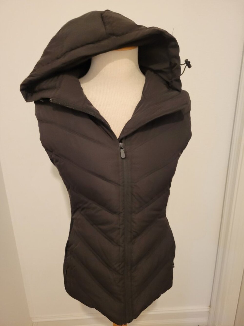 Zara fitted hoodie puffer vest